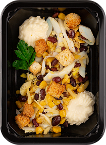 Салат с фасолью, сыром и пшеничными сухариками